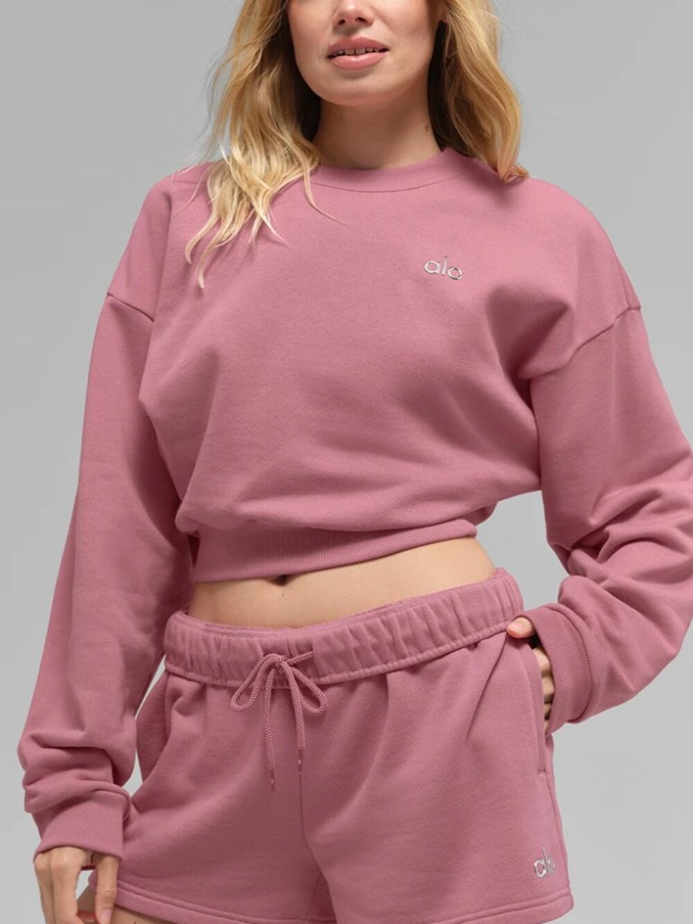 Alo Yoga Cropped Accolade Crewneck | Pink Wild Rose